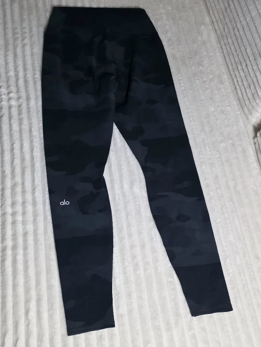 ALO Yoga High-Waist Camo Vapor Legging, Size Medium, Black Camouflage
